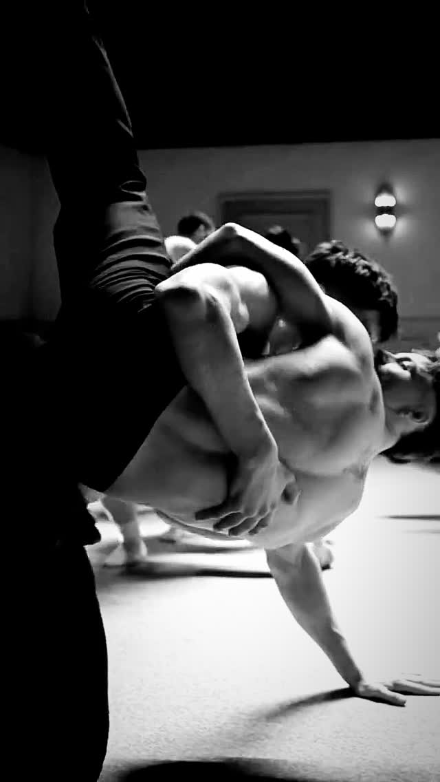 Live like you dance 
@javier_r_cobos @frankfannar 
Choreographers and dancers
@stgallendancecompany 
Video @stuckinbabia @rubendario_bh 
#hoscos