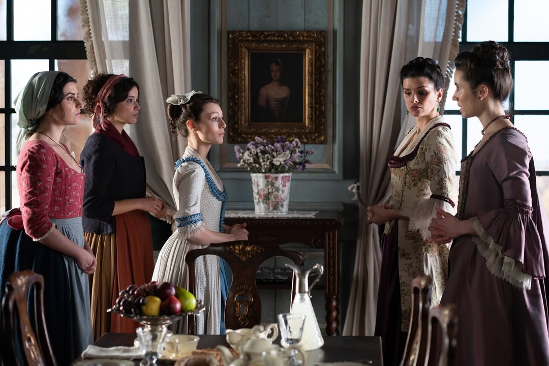 ¡Buenos días! Hoy, nuevo capítulo de #ValleSalvaje a las 17:35h en @la1_tve y @rtveplay ▶️ Victoria es recibida en Casa Pequeña▶️ Bárbara conoce a Manuela by @vallesalvajetve