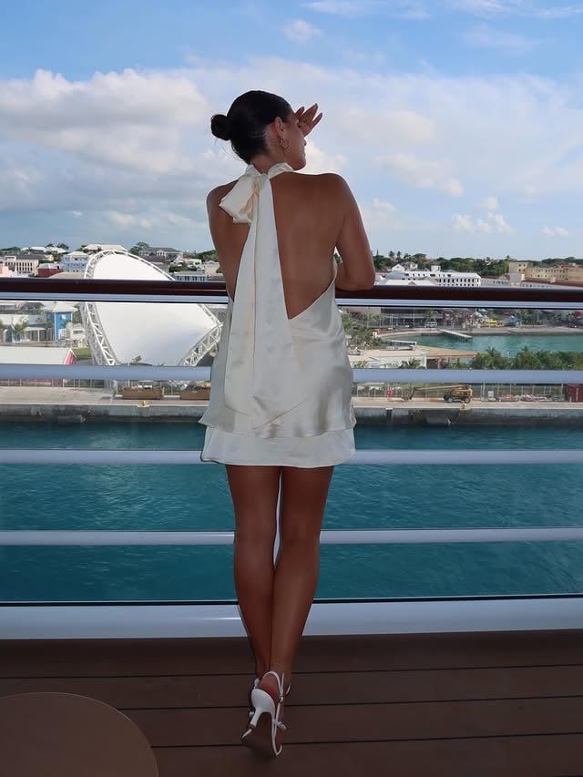 Dinner details 🥂 

#cruise #dinner #disney #outfits