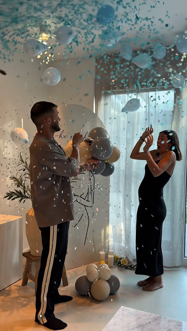 Hattet ihr ein gender reveal? Finde diese Vorstellung so verrückt, dass er mal „nur“ Farbe war.. #momlife #jungenmama #mamasein #boymom #mamaleben by @joanasno