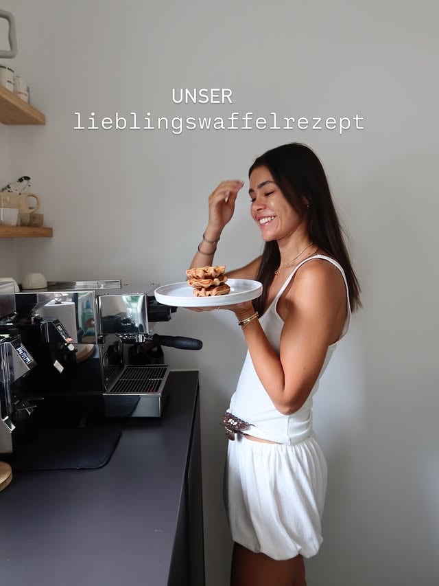 5 min Waffeln 🧇 lecker & einfach 125 g weiche Butter70g Dattelsüße in Pulverform (gibt es zum Beispiel bei DM) 3 Eier250 g Mehl (vorzugsweise Dinkel und oder Buchweizen) 200 ml Milch (Kuhmilch oder Hafermilch) by @joanasno
