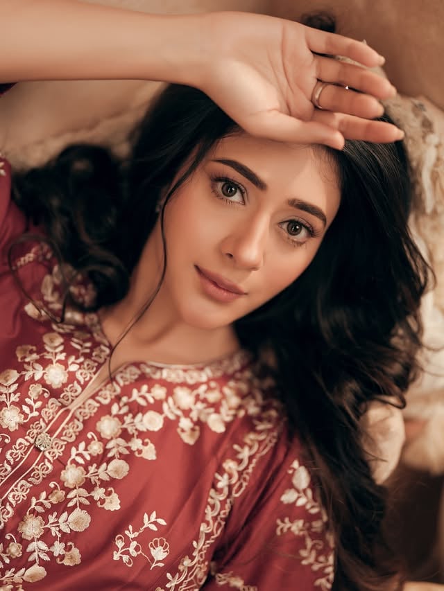 Nazrein ruki, waqt tham sa Gaya ✨