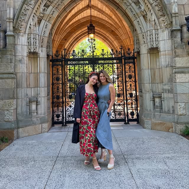 Na véspera da formatura, a universidade de Yale, em New Haven - Connecticut, reúne alunos, familiares e amigos para uma grande celebração no campus.

Minha filha se formou em Yale!!!!

E eu continuo sem me formar na matéria “como lidar com a passagem do tempo”… hehehe! 

#throwback • 17 de maio de 2026