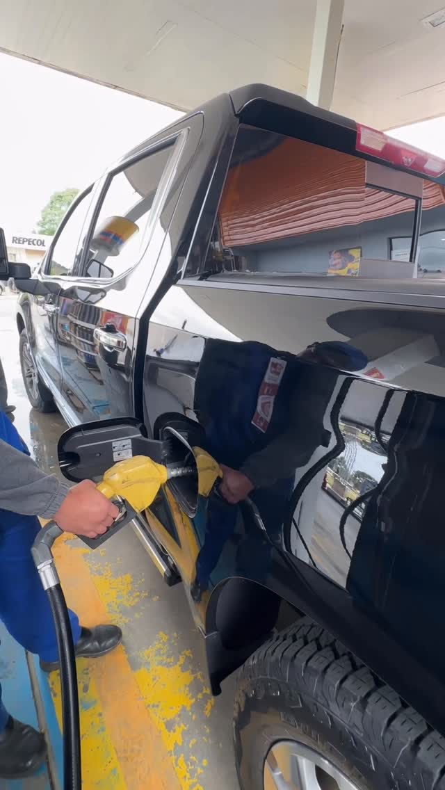 ⛽️5️⃣🔟🛻 #silverado #silveradohighcountry #chevroletbrasil by @biasocek