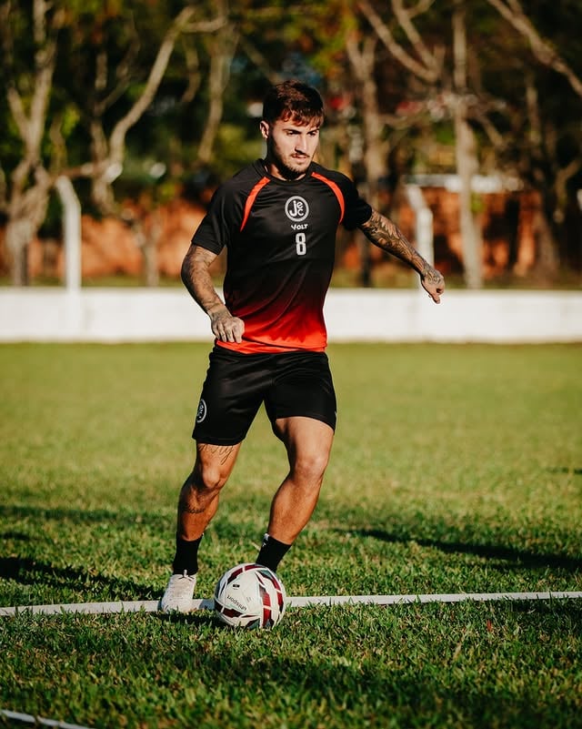 Primeiro treino em solo gaúcho! 🐰⚫️⚪️🔴📸 @_ivanor | JEC#JogaJunto