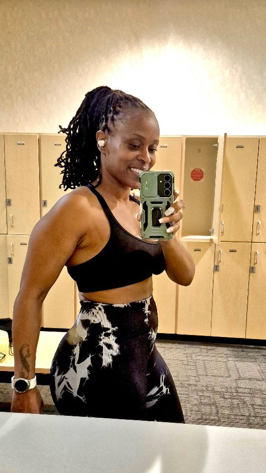 Healing is a journey, and sometimes the strongest thing you can do is slow down and focus on recovery. 💪🏾Today’s intentional back extensions are all about supporting my recovery from sacroiliac (SI) joint pain. These movements help improve mobility, strengthen the muscles that support the lower back and pelvis, and promote better posture and stability.When you're dealing with pain, it's tempting to stop moving altogether. But the right movement, done with intention and consistency, can be a powerful part of the healing process. Every stretch, every rep, and every workout is an investment in a stronger, healthier future.To my Kings and Queens dealing with injuries or setbacks: keep showing up for yourself. Progress may not always be fast, but healing happens one intentional step at a time. 👑#TheCoreQueen #SIJointPain #RecoveryJourney #MobilityTraining #StretchingForHealing HealthyLifestyle FitnessOver40 BackExtensions CoreStrength PainFreeMovement ConsistencyWins by @deedeelegette