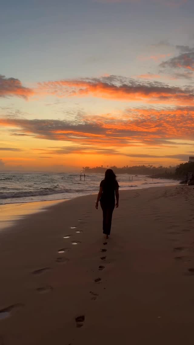 Just me, the waves, and a sky painted in gold✨Finding calm in every step and magic in every sunset 🤍💫#instagram #beachsunset #imaa #instamood #beach by @travel_srilanka_with_us