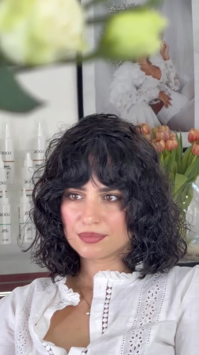 Lookers oggi taglio corto e frangetta su capelli mossi ! 
E osservate bene perché vi mostro anche come mettere in piega la frangia senza toccarla ! 
Che ne pensate di questo look ?!