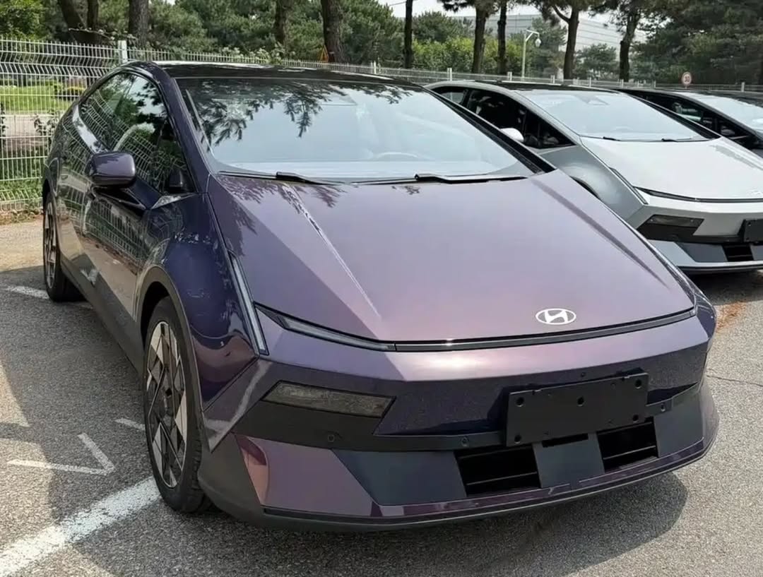 Gimana menurut kalian kalau Hyundai membawa IONIQ V ke Indonesia???

Foto : X @tychodefeijter
