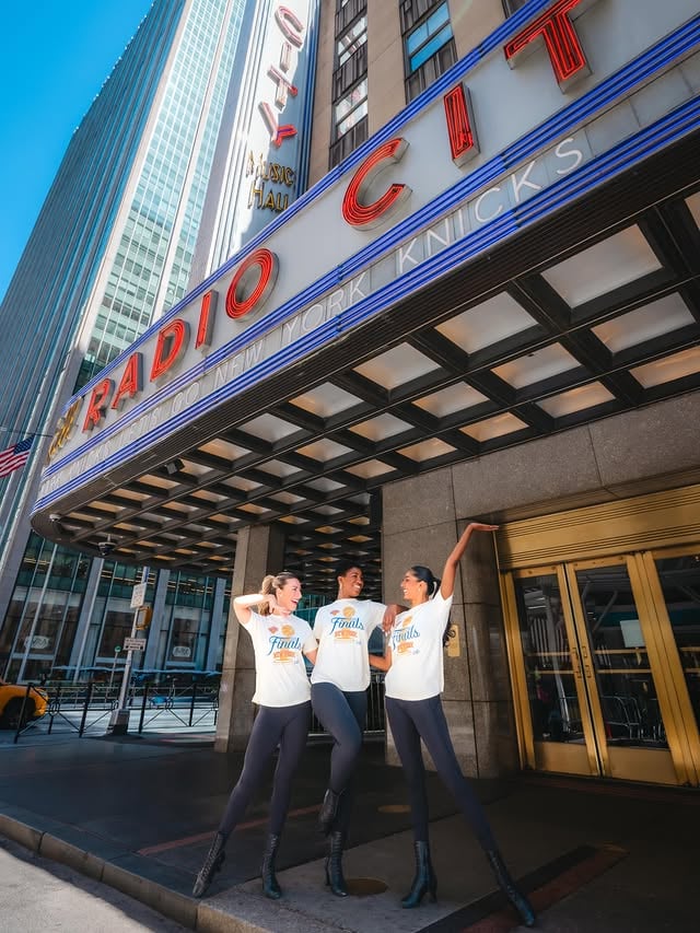 Good luck to the @nyknicks as they head into Game 3 of the NBA Finals tonight! 🧡💙 #LGK by @radiocitymusichall