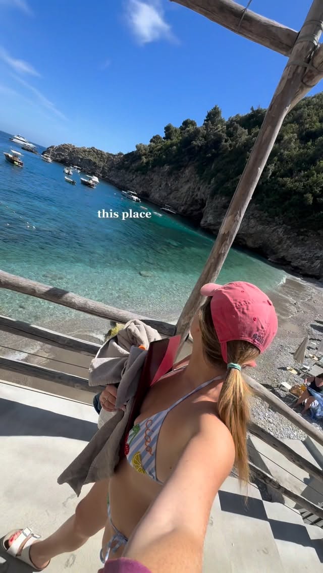 @concadelsogno is no longer a hidden gem, but it’s still a gem to me 💙 If you stop by, tell Luigi at the beach club you say hello!.... #concadelsogno #beachclub #amalficoastbeachclub #nerano#amalficoast by @sarahlthompson