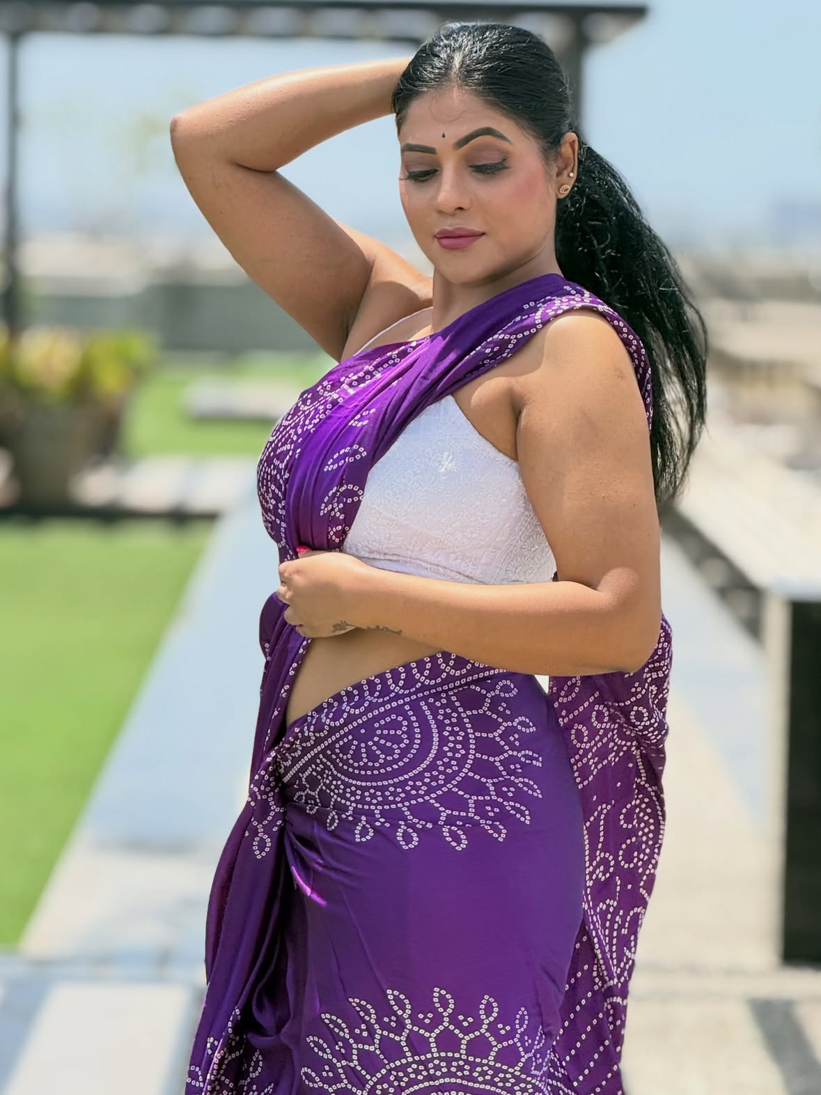 Draped in elegance 💜 

Saree by @selaikouture