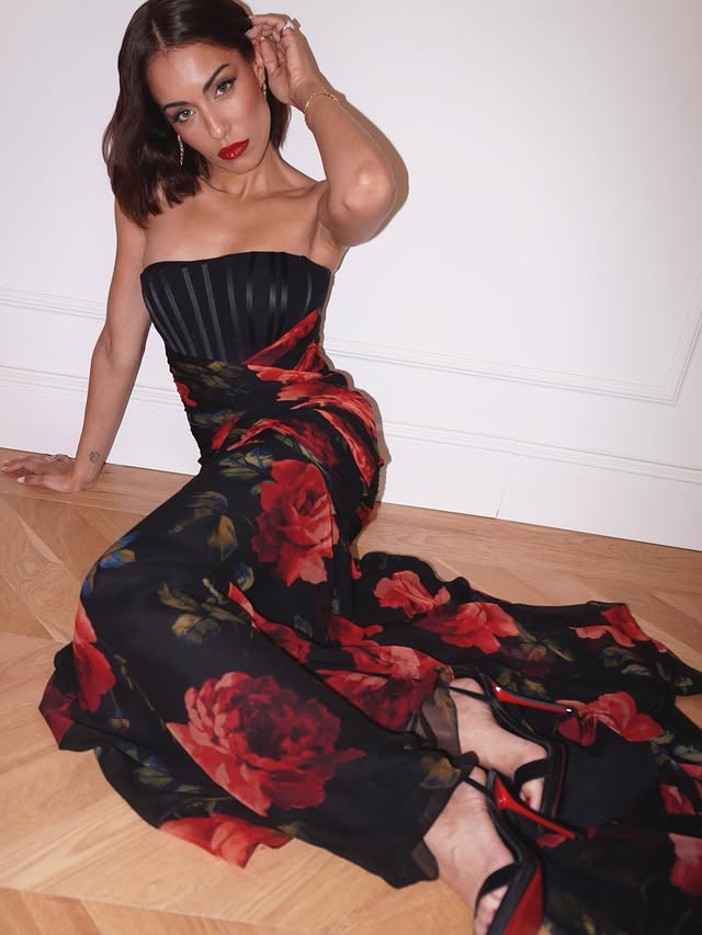 Estos últimos días han estado llenos de momentos que me llevo conmigo…

Lo más reciente fueron los premios @elle_spain 💞. Una noche preciosa, de esas que celebran la creatividad, la moda y el talento. Y como cada año, escuchar a @benedettaelle fue uno de esos momentos que reconcilian con este oficio: inteligencia, sensibilidad y una forma de entender la cultura que siempre inspira.

Antes de eso llegó el concierto de @badbunnypr 💘. Una experiencia difícil de explicar si no se vive. Energía, emoción y miles de personas compartiendo la misma canción al mismo tiempo. Increíble.

Y unos días antes, la fiesta de @rabanne ❤️. Un auténtico fiestón que tenía todos los ingredientes para ser especial: una campaña inspirada en el flamenco, uno de los artes que más me emocionan; el talento de mis amigos @lauravandall y @guilleqiller detrás del estilismo; y ver a mi querido @jeanjacquespatrick.ros al frente de una casa tan icónica. ✨✨✨

Dos semanas intensas, llenas de encuentros, música, arte y personas a las que admiro. Qué suerte poder vivirlo y compartirlo.