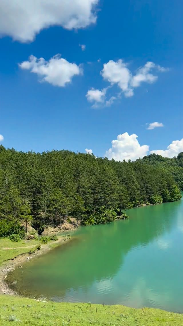 A është ky liqeni më i bukur në Shqipëri? 🇦🇱