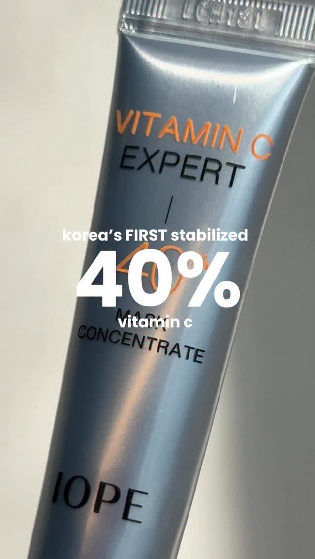 Formulated with 40% pure vitamin C and a potent blend of glutathione, ferulic acid, niacinamide, and resveratrol, @iope_official’s Vitamin C Expert 40% Mask Concentrate Cream delivers next-level antioxidant protection. Shop now on sokoglam.com 💕 by @sokoglam