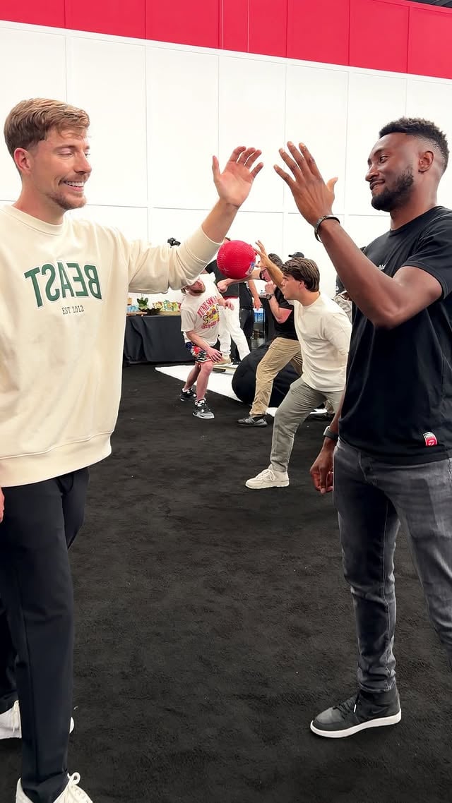 👀