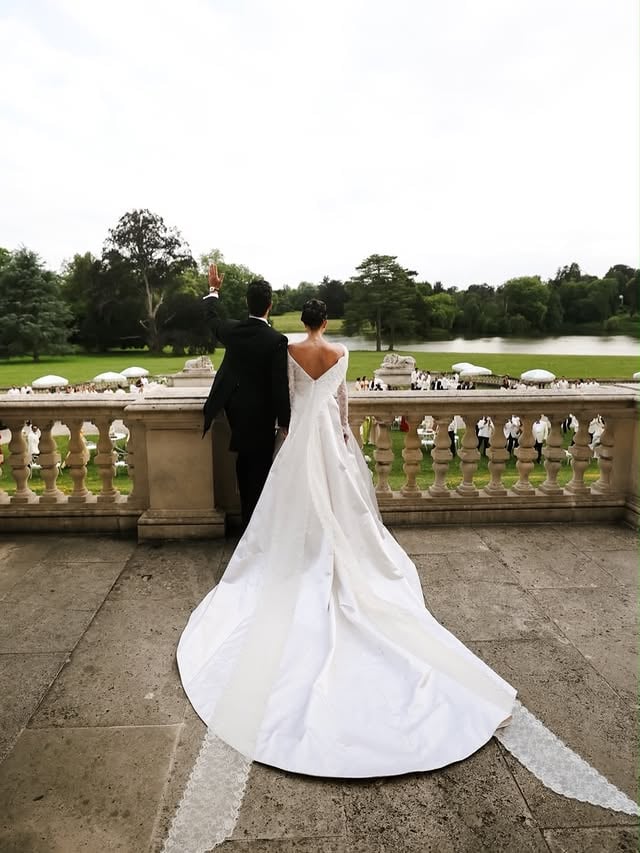 The Venue 

Pictures @alebigliazzi @lufz.jpeg @danielbencomo_films 
Planner @alejandrapoupelevents @todadebranco @the.pencil.girl
Flowers @kahinaevents 
Beauty @henriquem85 @o.le.oni @ritalazzarotti @diorbeauty 
Dress @dior 
Jewellery @tiffanyandco 
Cake @denilsonlimaatelier
Groom by @brncalfaiataria