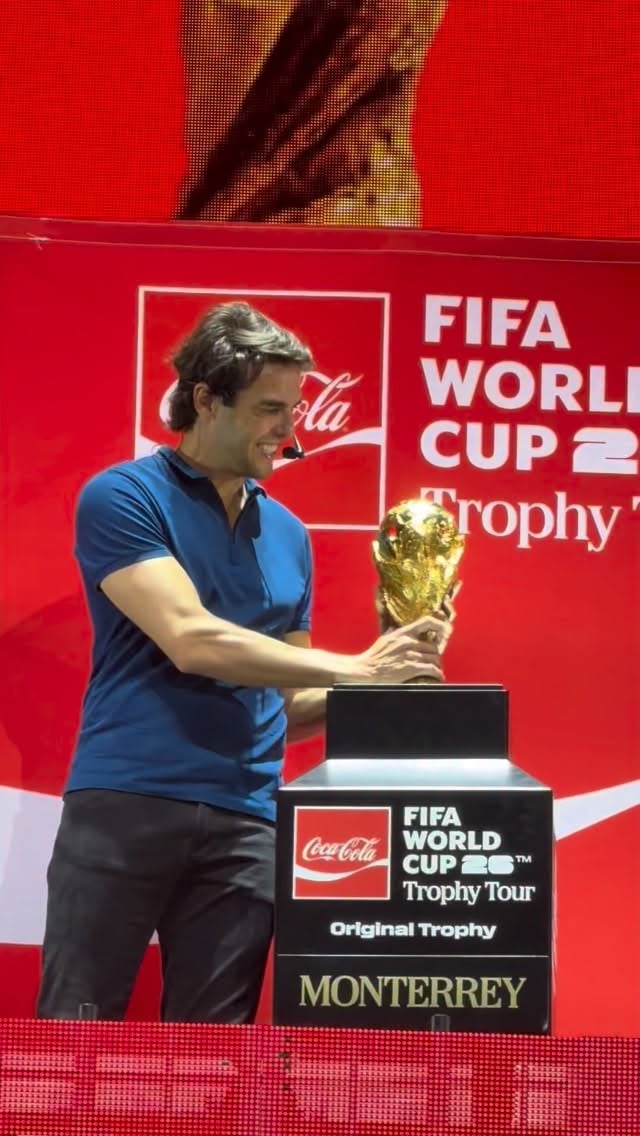 Kaká 🤝 @trophytour 🏆

#AllTheFeels