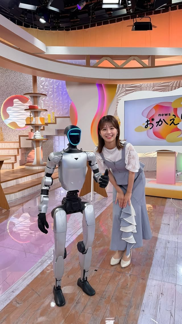 押しても倒れない！？ 
人型ロボットが
newsおかえりに出演してくれました！！🤖
⁡
押しても倒れないと言われつつも
一体およそ200万円と聞いて押すたびに冷や汗をかきました💦
⁡
#newsおかえり