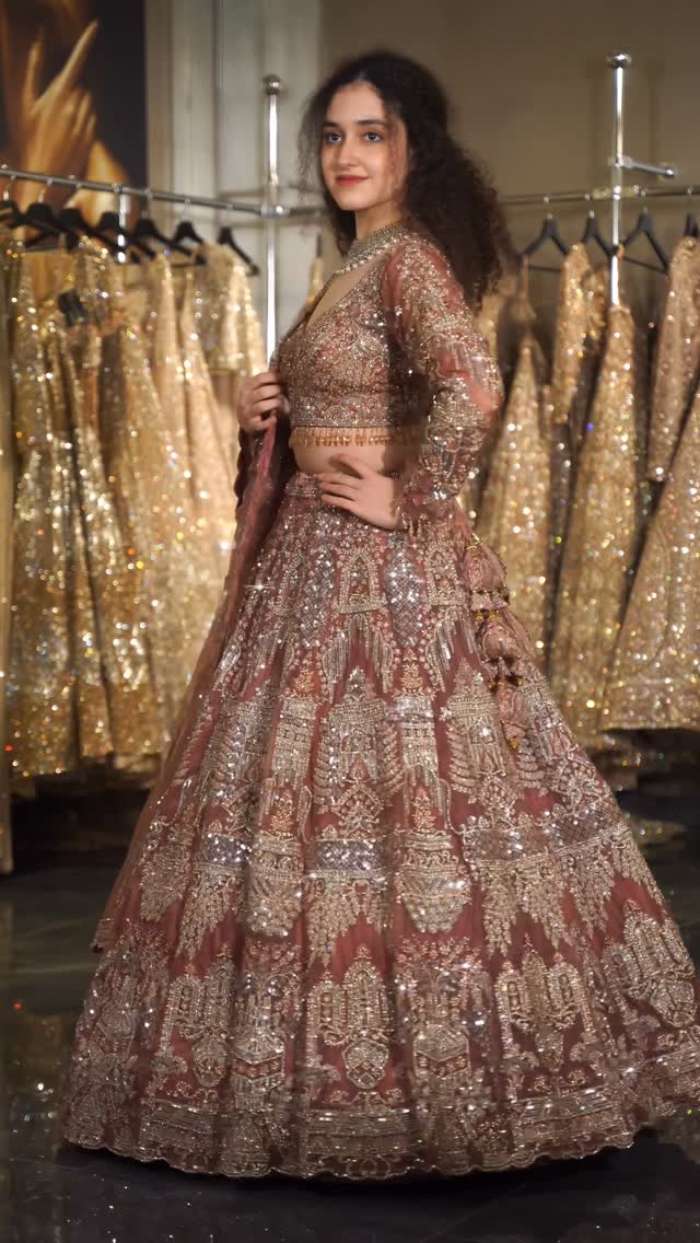 The Love Story Lehenga 🤩🌸♥️ #lehenga #wedding #india #foryou #love by @taj_etoile