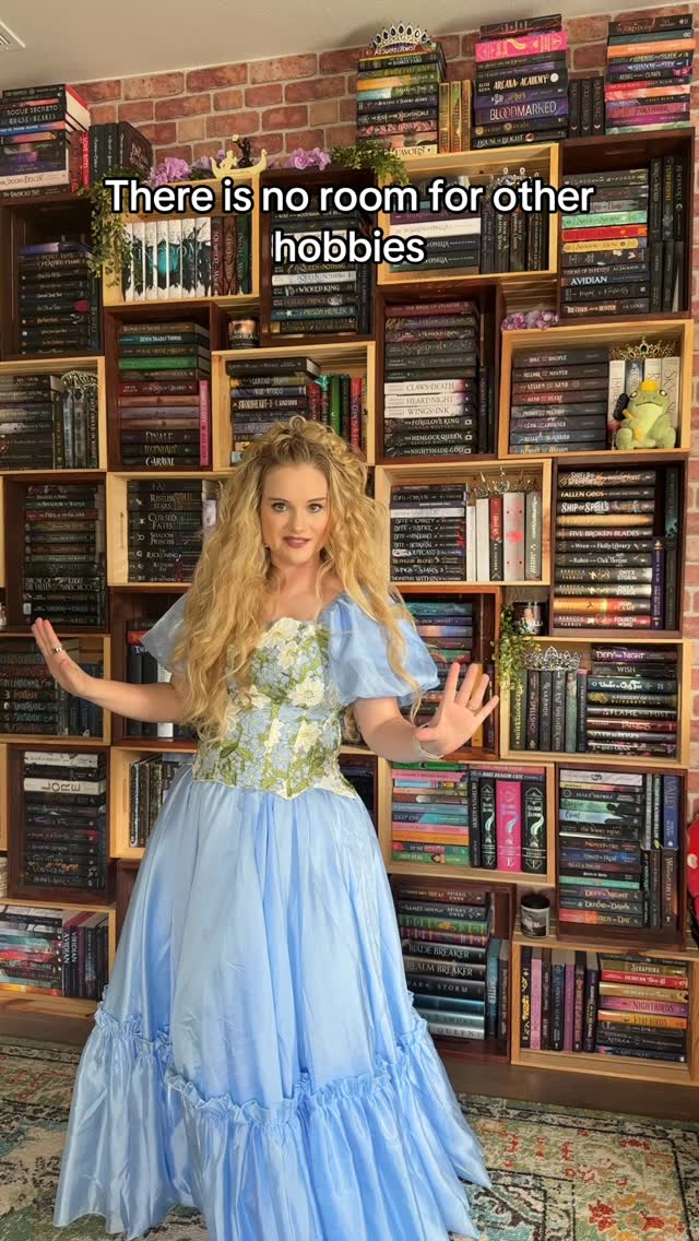 📚𝙷𝚎𝚕𝚕𝚘 𝙱𝚘𝚘𝚔 𝙳𝚛𝚊𝚐𝚘𝚗𝚜📚QOTD: What’s one thing non-readers will never understand?📖 My Answer: How you can miss people who never actually existed. #bookreels #booklover #fantasybooks #reader #romancebooks by @rae.in_wonderland
