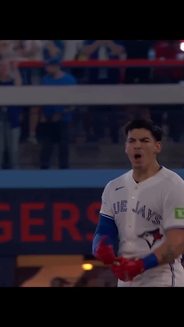 VAMOS, VALI!
HIS FIRST CAREER #WALKOFF!