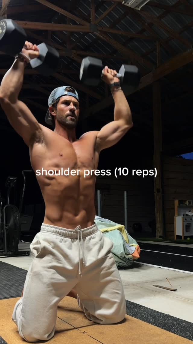 Build muscle + burn fat (efficiently) ⚡️⛽️💪

Comment “plan” and I’ll dm you to try the program free

⏰ set a 20 minute timer

1. Reverse lunges x10 total (isolated leg strength)
2. Thrusters x8 (full body torcher)
3. Cyclist squats x8 (balance + quad pump)
4. Bent over row x8 each (isolated arm strength)
5. Shoulder press x10 (aesthetic frame)
6. Hammer curls x12 total (bicep pump)
7. Halos :30 (core control + shoulder mobility)

Try this 20 min full body workout and lmk how you go 💪💯 comment “plan” to try the full program free 🤝 

💪 @centrfit 
🧘 @movement_made 

#dbworkout  #athomeworkout #dumbbellworkout