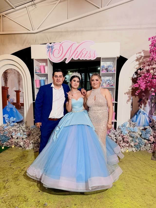 Gracias papis, por mis XV años. 🥰🫶🏻❤️ by @ni_kiss_oficial