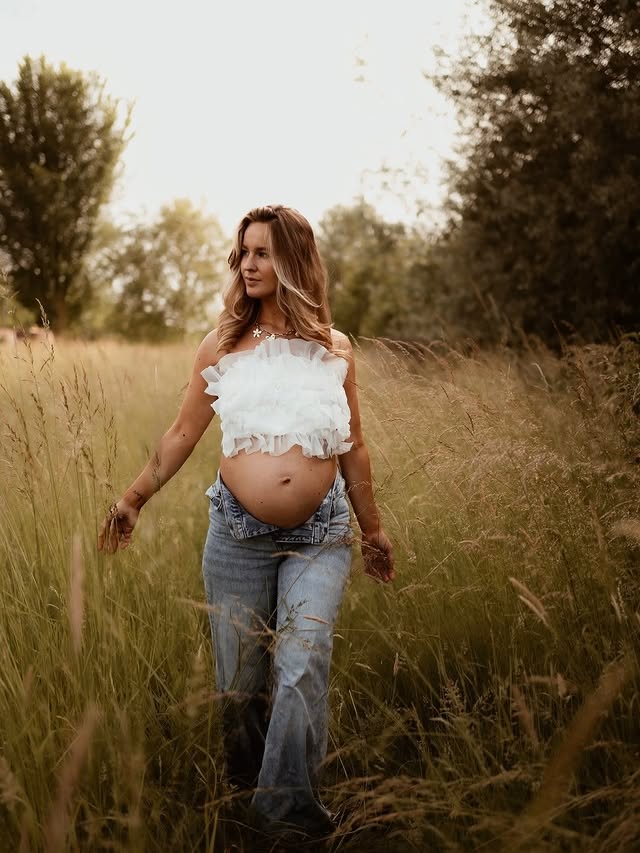 27 weeks of growing you🥺🩵

Welke foto is jouw favoriet?📷🤍

#zwanger #baby3 #zwangerschapsshoot #27weekspregnant #preggy
