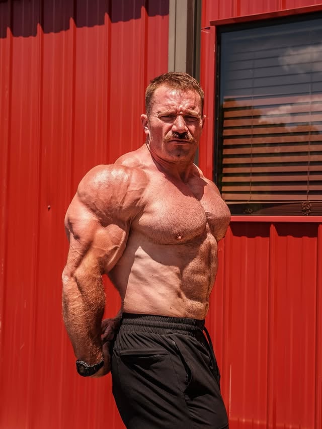 Gym Stache goes Hard AF😤

Back under 210lbs but look bigger. 

Full Blown Functional & Fxckable. 
The perfect mix of Bodybuilding and Functional Training.

Comment “WORK” for a FREE week of My Training Split!