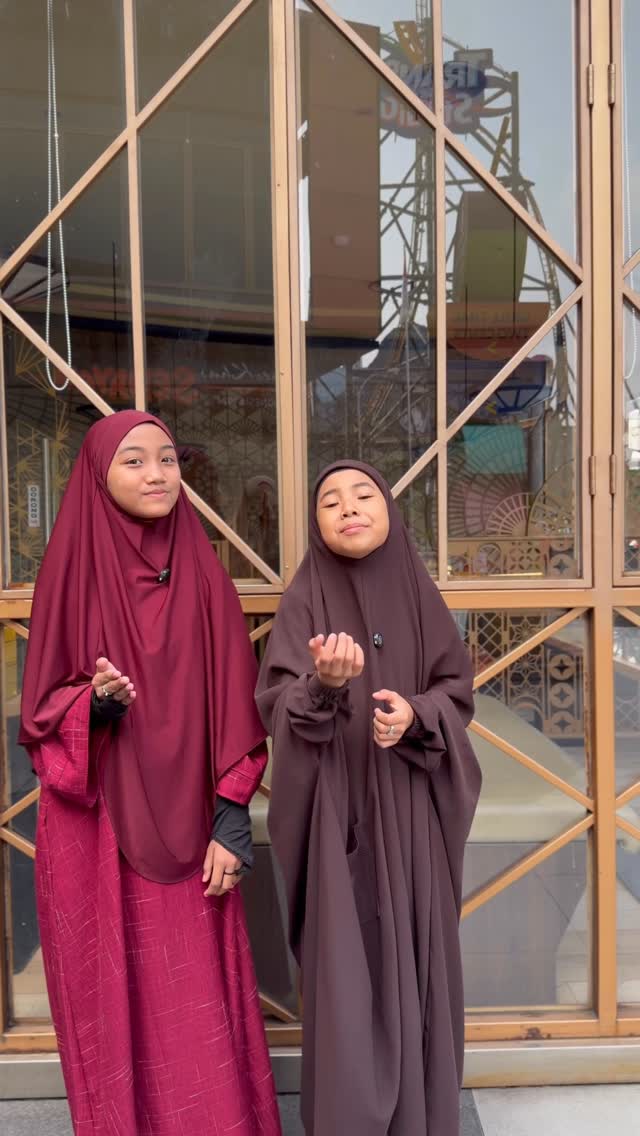 ⁨	Allahumma baarik🌺
وَسِيْقَ الَّذِيْنَ كَفَرُوْٓا اِلٰى جَهَنَّمَ زُمَرًاۗ حَتّٰىٓ اِذَا جَاۤءُوْهَا فُتِحَتْ اَبْوَابُهَا وَقَالَ لَهُمْ خَزَنَتُهَآ اَلَمْ يَأْتِكُمْ رُسُلٌ مِّنْكُمْ يَتْلُوْنَ عَلَيْكُمْ اٰيٰتِ رَبِّكُمْ وَيُنْذِرُوْنَكُمْ لِقَاۤءَ يَوْمِكُمْ هٰذَاۗ قَالُوْا بَلٰى وَلٰكِنْ حَقَّتْ كَلِمَةُ الْعَذَابِ عَلَى الْكٰفِرِيْنَ (٧١)

Orang-orang yang kafir digiring ke neraka Jahanam secara berombongan. Sehingga apabila mereka sampai kepadanya (neraka) pintu-pintunya dibukakan dan penjaga-penjaga berkata kepada mereka, “Apakah belum pernah datang kepadamu rasul-rasul dari kalangan kamu yang membacakan ayat-ayat Tuhanmu dan memperingatkan kepadamu akan pertemuan (dengan) harimu ini?” Mereka menjawab, “Benar, ada,” tetapi ketetapan azab pasti berlaku terhadap orang-orang kafir.
(Q.S. Az-Zumar ayat 71)⁩