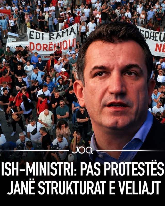 Ish-ministri dhe avokati Ylli Manjani ka reaguar lidhur me debatet e krijuara pas komenteve të tij për protestat e zhvilluara para Kryeministrisë. Ai sqaroi se deklarata e tij se protestat janë politike nuk kishte për qëllim të sulmonte protestuesit, por theksoi se reagimet me sharje ndaj tij dhe familjes së tij ishin të papranueshme. Sipas Manjanit, ai iu është përgjigjur vetëm personave që e kanë ofenduar, duke theksuar se nuk ka asnjë konflikt me qytetarët që protestojnë.Më tej, Manjani pretendoi se deklaratat e tij janë nxjerrë jashtë kontekstit dhe janë përdorur për të nxitur reagime negative ndaj tij. Ai akuzoi një strukturë që, sipas tij, lidhet me ish-kryebashkiakun Erion Veliaj, për shpërndarjen e mesazheve të tilla, megjithëse pranoi se nuk disponon prova që e lidhin drejtpërdrejt Veliajn me këtë veprim. “Për shkak të këtij konstatimi që bëra në rrjetet sociale mora personalisht një lumë sharjesh. Vetëm sepse thashë me zë të lartë se protesta është politike, sepse është politike. Nuk është turp të jetë politike. Për këtë arsye mora sharje me libër shpie dhe kundër këtyre sharësve, jo protestuesve, unë nuk kam sharë protestuesit, u jam përgjigjur personalisht, shqiptarisht, burrnisht sy për sy sharësve të cilët e kanë bërë huq këtë punë që çdo kënd që ka një mendim dhe e thotë publiksht u përgjigjen me sharje unë dhe familja ime nuk e meritojmë këtë gjë. Protestuesit nëse kanë ndonjë problem me robtë e shtëpisë së Edi Ramës le të vazhdojnë me Ed Ramën po unë nuk u kam ndonjë borxh, nuk jam kryeministri, nuk jam në politikë. Pas këtij reagimi organizatorët e njohur, janë të njohur në Tiranë i ka krijuar Erion Veliaj, është struktura e Erion Velisë, nuk e di nëse është Veliaj pas kësaj gjëje nuk kam prova ta them këtë gjë po është ajo strukturë e cila shkëput nga konteksti thënie të mia publike për të nxitur urrejtje te turma. Këtë e konsideroj krim e përsëri dhe njëherë nëse këtyre emocioneve të protestuesve iu shërbejnë robtë e shtëpisë sime për të zgjidh hallet e tyre le të vazhdojnë mua aq më bën, por nuk është e ndershme, nuk është e drejtë, nuk është e rregullt”, tha Manjani.